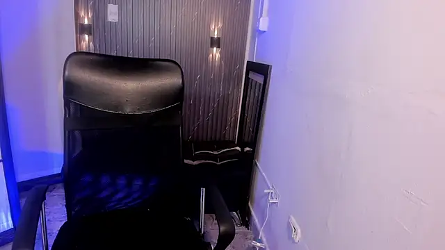 CharlotteKing8 Adlı Modelin Canlı XXX Sohbeti