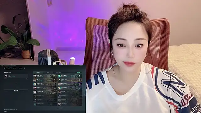 Daisy-77's Live XXX Chat