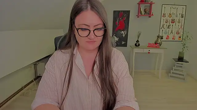 MistressDarrah's Live XXX Chat