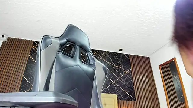 Emy_topless webkamerás műsora