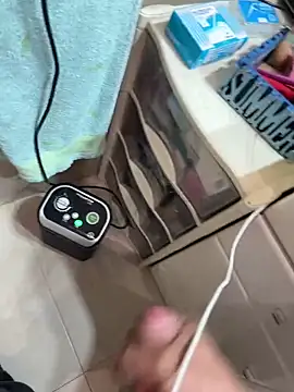 CubanHotMilk21's Live XXX Chat