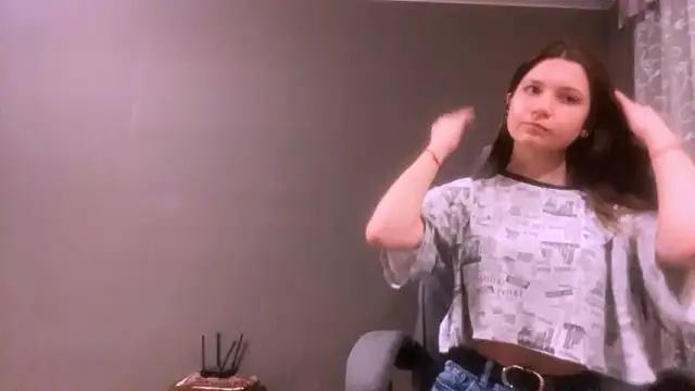 Pertunjukan Kamera Web LunnaBliss