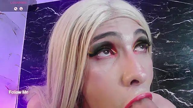 crislingery_dolli's Webcam Show