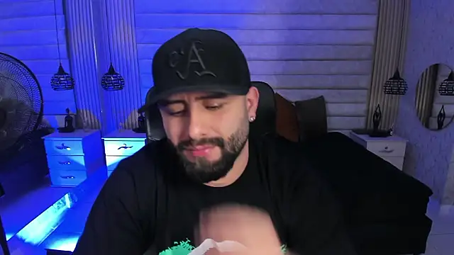 jhon_bear03: онлай н-секс-чат