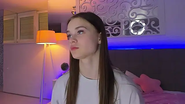 Онлайн чат XXX LuisaClover