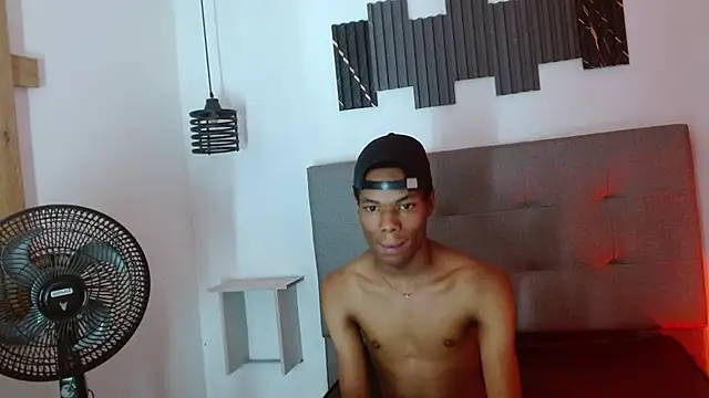 Santiago_Ortiz_'s Live XXX Chat