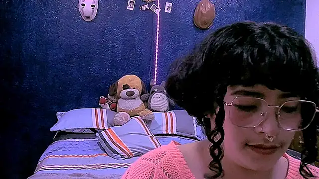 دردشة NinaYellow الجنسية المباشرة