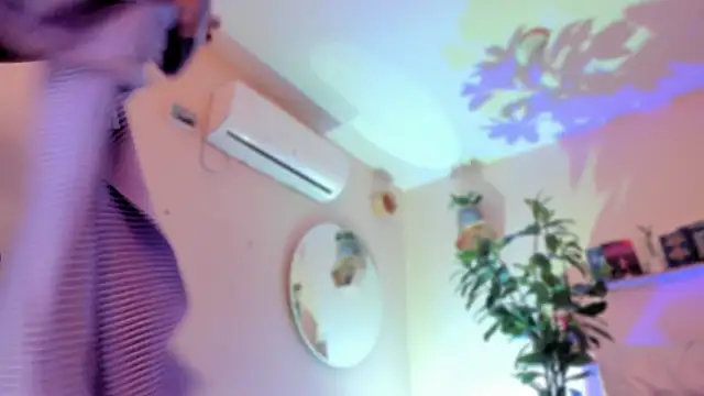 Chatroom XXX en direct de YariRose