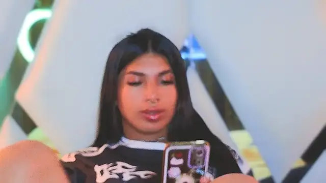 MeelFox live XXX chat