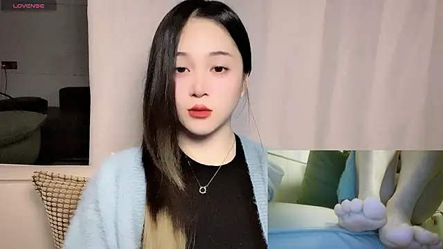 woaiqinqin Adlı Modelin Canlı XXX Sohbeti