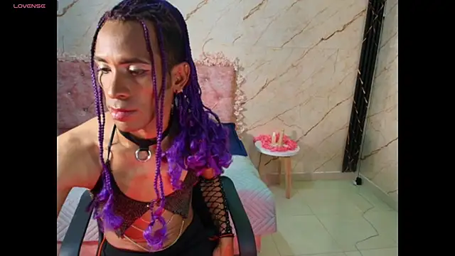 Вебкам-шоу monserrat_petite