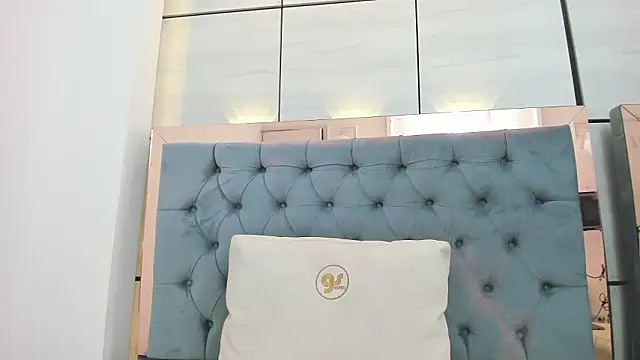 pocahontas_pow élő XXX-chatje