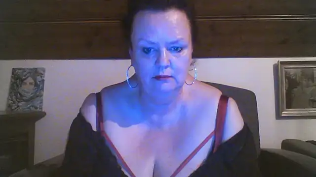 TiffanyMature Adlı Modelin Canlı XXX Sohbeti