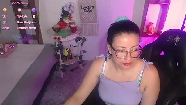 Chat XXX en directo de QueenRose94