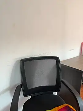 Emi_rousse's Webcam Show