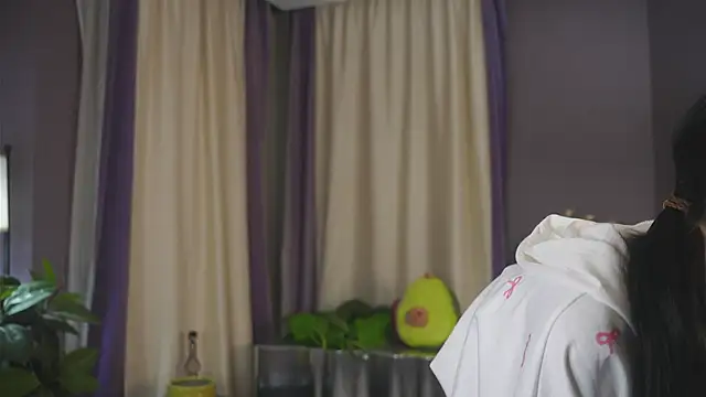 Show modela MauraMuresan na web-kameri