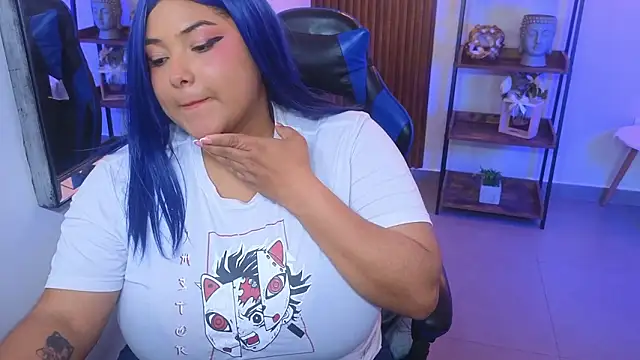 Kenya--Buhle élő XXX-chatje