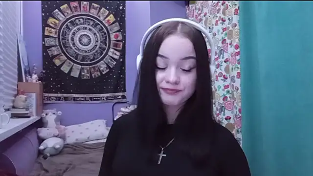 OneMomentPunch Show in webcam