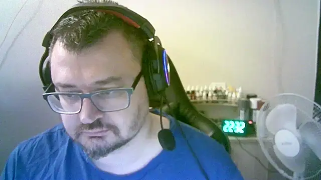 แชท XXX สดของ SirAbuser