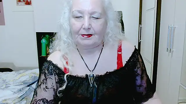 GrannyAlisa: διαδικτυακό σόου στην κάμερα