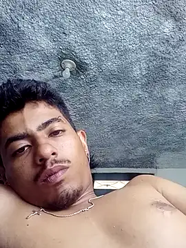 SkinniYamo Live XXX-chat