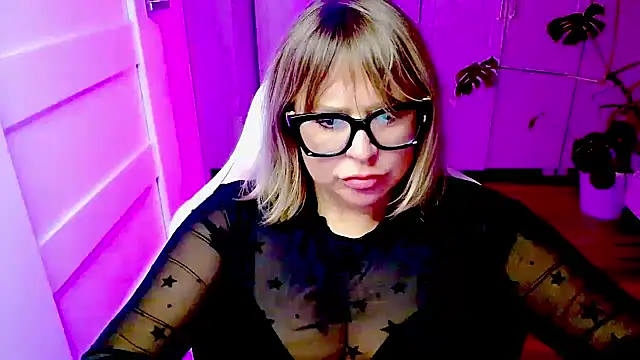 Chatroom XXX en direct de teaseDiana