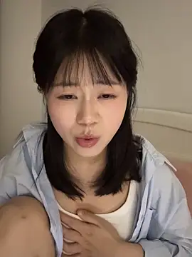 Nana-3 Show in webcam