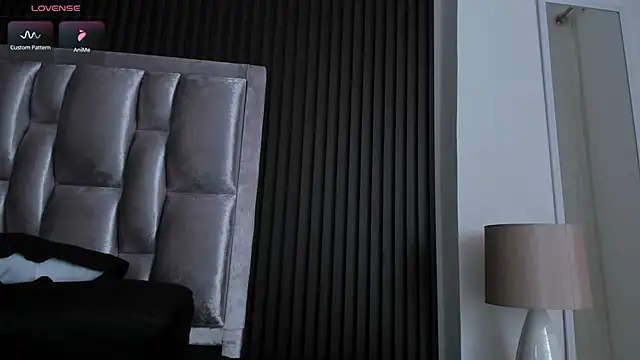 Show modela Zahra_milks na web-kameri