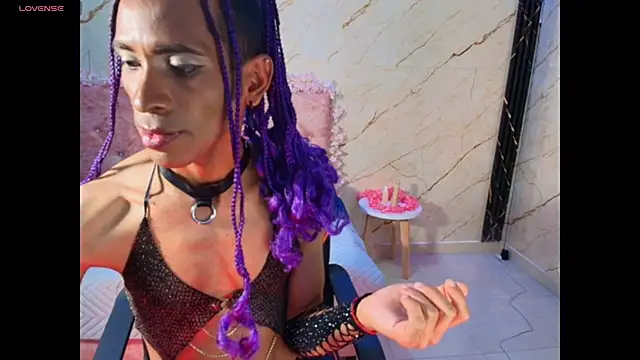 Вебкам-шоу monserrat_petite