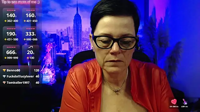 ninarandmann: διαδικτυακό σόου στην κάμερα