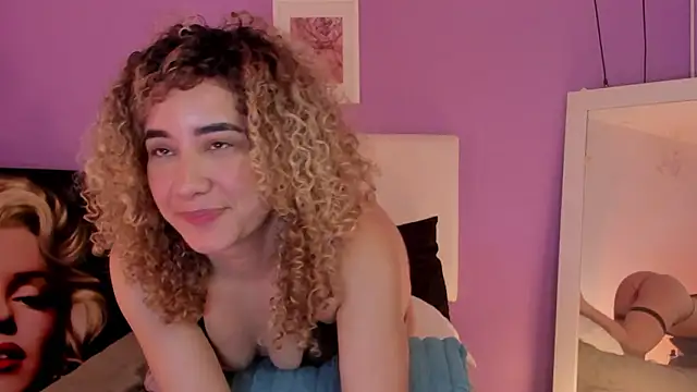 Charlotte11-11 Adlı Modelin Canlı XXX Sohbeti