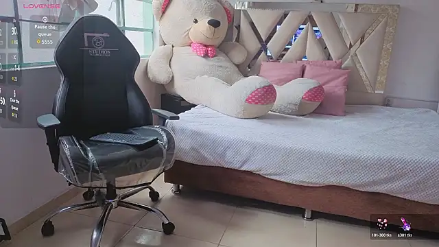 SABRIINA_TAY Adlı Modelin Canlı XXX Sohbeti