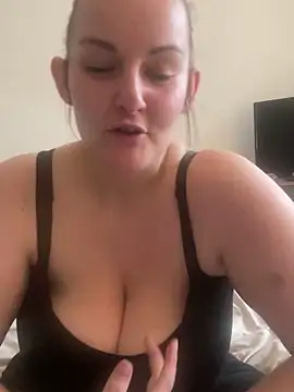 CurvaceousCourtneyUK – Naživo XXX chat