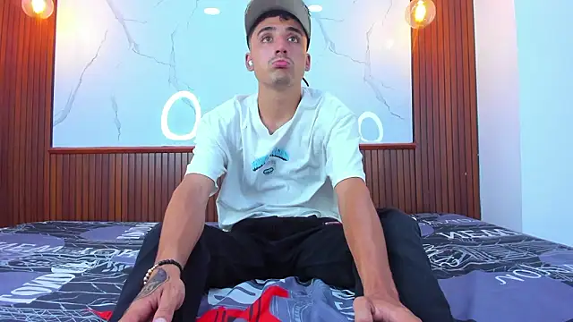 Hadrian_Torres' Webcam Show