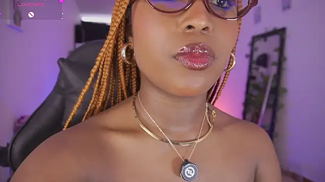 Chatroom XXX en direct de EmmaSanzz_