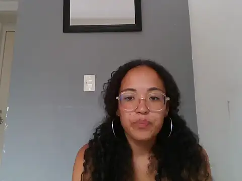 Catalina69_420 Adlı Modelin Canlı XXX Sohbeti