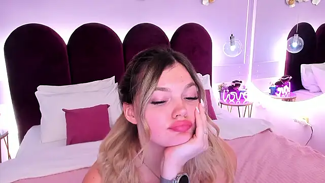 ZaraBloom: онлайн-секс-чат