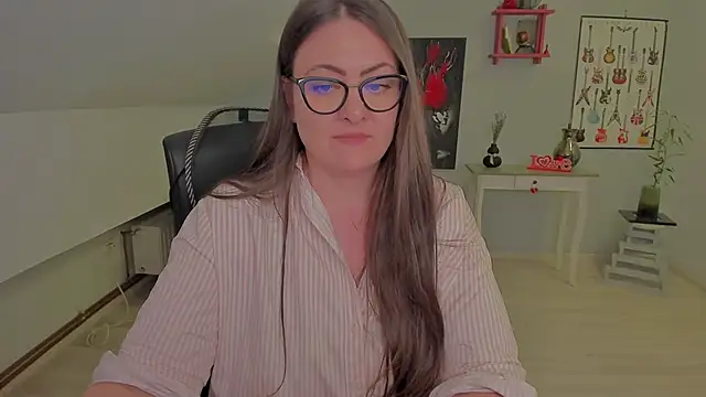 MistressDarrah's Live XXX Chat