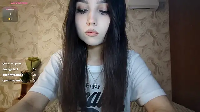 Qwami_Amie: онлайн-секс-чат