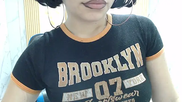 ela_boob_s Adlı Modelin Canlı XXX Sohbeti