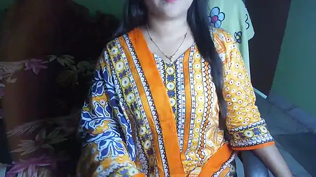 BengaliQueenStar Adlı Modelin Canlı XXX Sohbeti