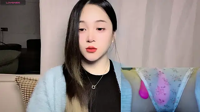 woaiqinqin Chat XXX in diretta