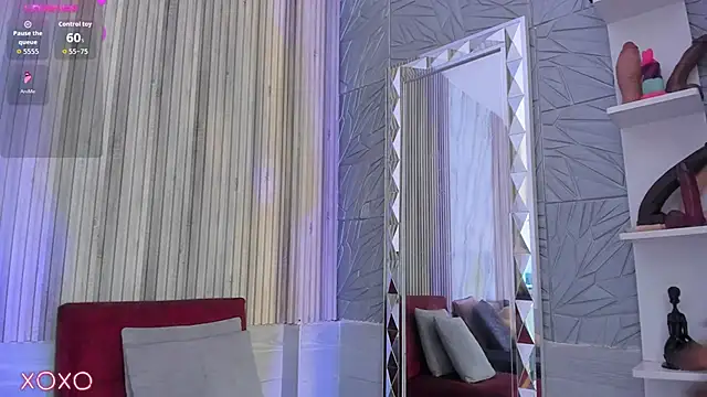 BriannaChelsea élő XXX-chatje