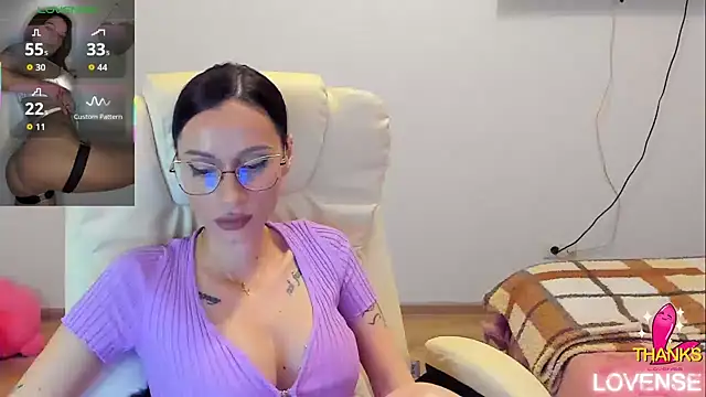 kissnicol32's Live XXX Chat