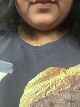 XXX chat uživo modela radhikkaa