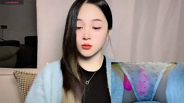 woaiqinqin Chat XXX in diretta