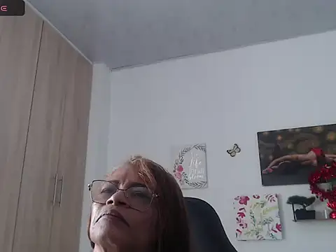 BustyMilf_ Webcamshow