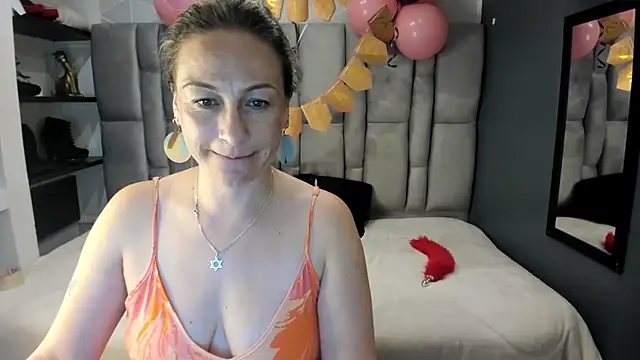 Charlot_milf Webcam-Show