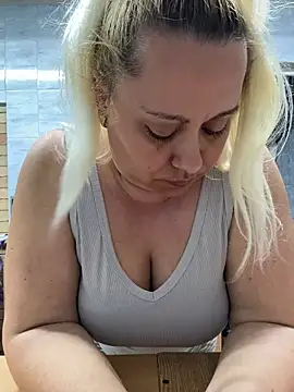 Chatroom XXX en direct de SabinaSweety