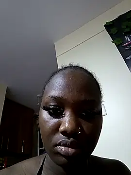 Queen_Arnah254: διαδικτυακό σόου στην κάμερα